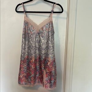 VICTORIA SECRET Floral Lace Trim Chemise